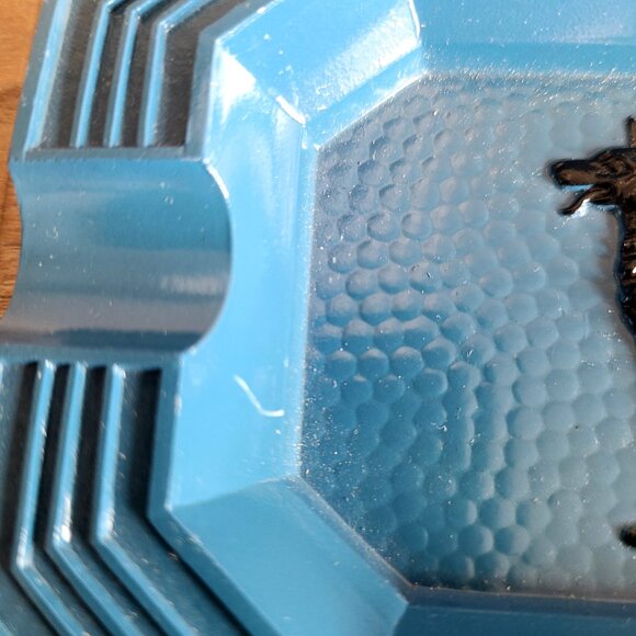 Guernsey metal ashtray with dog design. - Picture 4 of 4